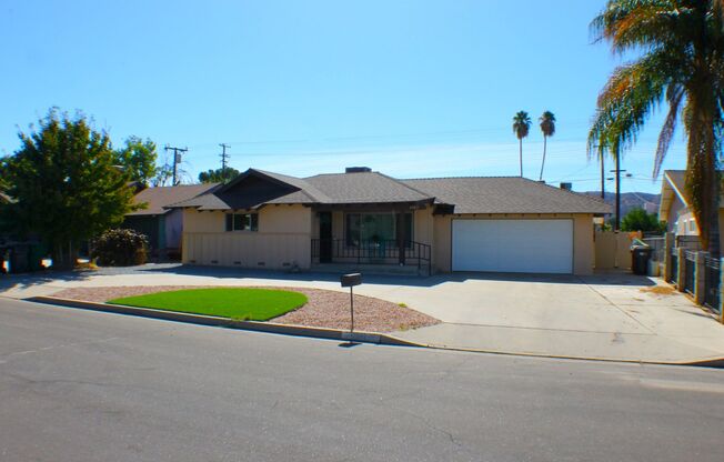 Charming 2 bedroom Hemet Home