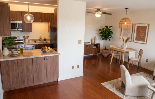 3 beds, 1 bath, $2,895, Unit R-412