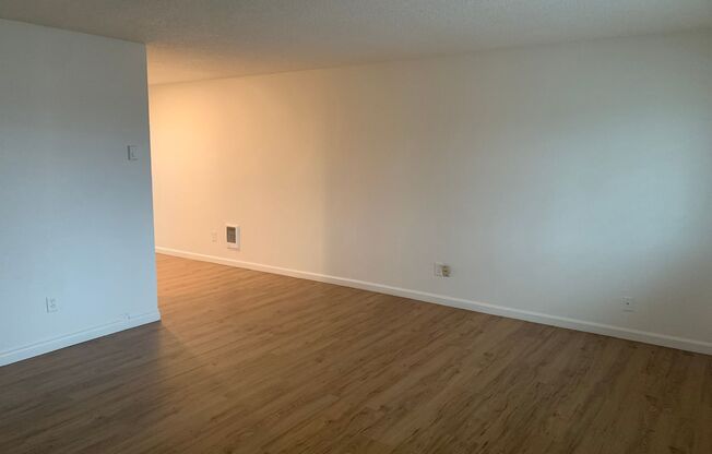 R2212 - Pinewood Apartments