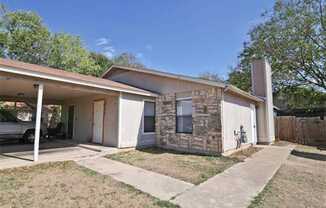 Spacious 3 Bedroom, 2 Bath Duplex in Prime North Austin Location!