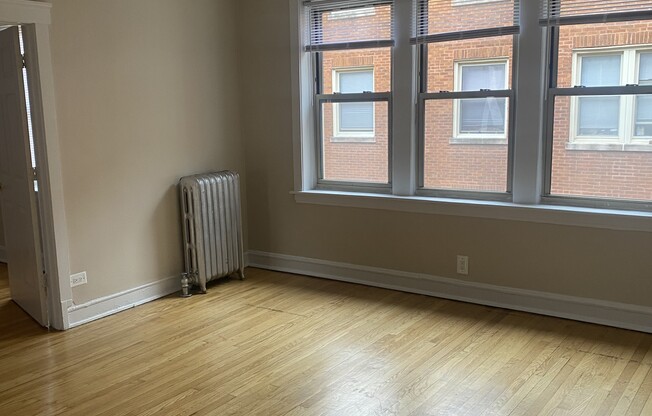 2346 W Touhy Ave 3F