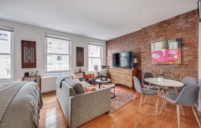 350 W 14 ST