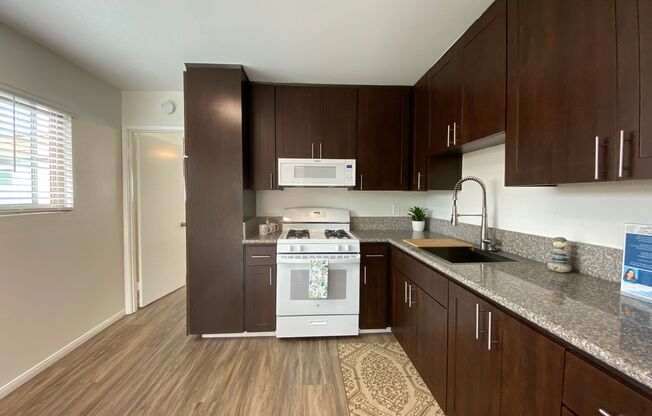 El Camino Grove Apartment Homes