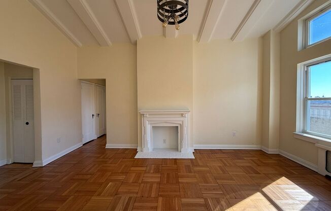 1 bed, 1 bath, 803 sqft, $2,450, Unit Royal York 1106