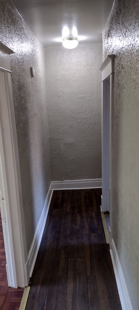 3 beds, 1 bath, $1,400, Unit 3