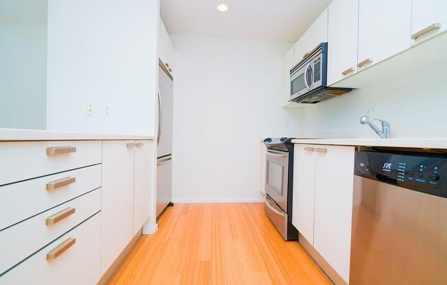 1 Earhart St