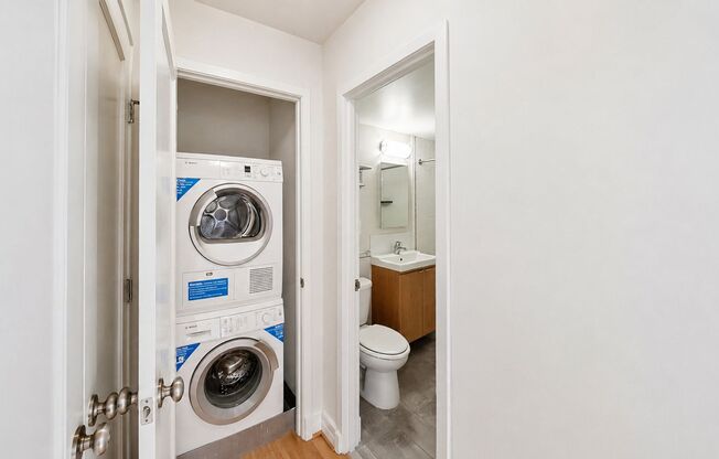 Studio, 1 bath, 440 sqft, $2,700, Unit 1006