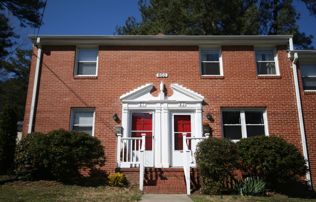 Lovely End Unit Townhouse with Hardwoods / W&D / Near Duke and Biking Trail