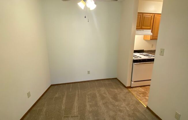 2 beds, 1 bath, 850 sqft, $1,144, Unit 7926 - 5