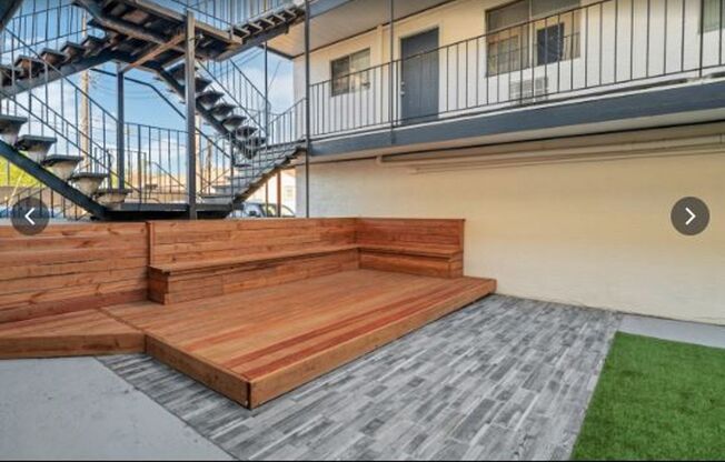 Courtyard Apartments