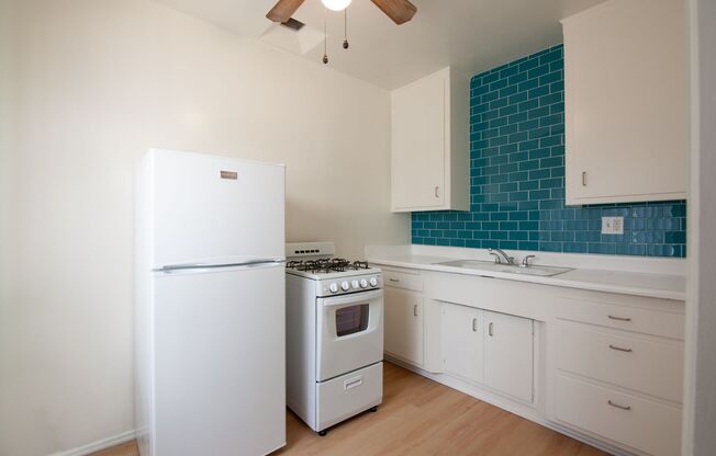 Studio, 1 bath, 375 sqft, $1,995, Unit 4