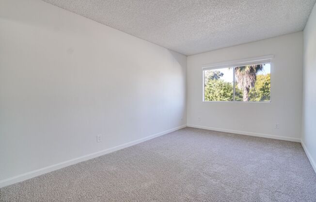 2 beds, 1 bath, 900 sqft, $2,195, Unit 8324-31