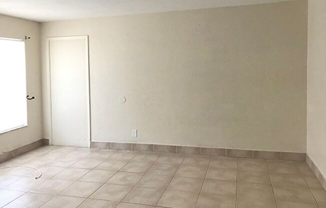 2 beds, 1 bath, $1,695, Unit FRONT UNIT (147)