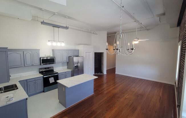 2 beds, 1 bath, 1,016 sqft, $2,650, Unit Suite 202