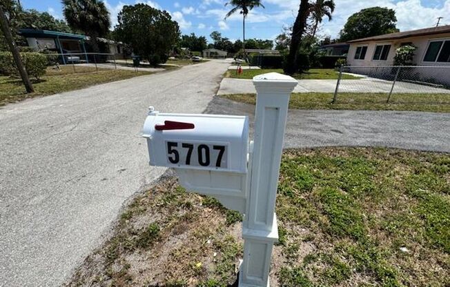 Single Family Home in Mangonia Park w/ Large fenced in yard