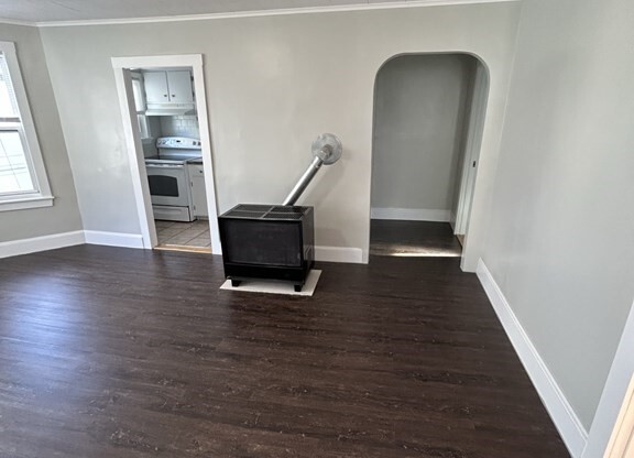 3 beds, 1 bath, 732 sqft, $1,600, Unit 2