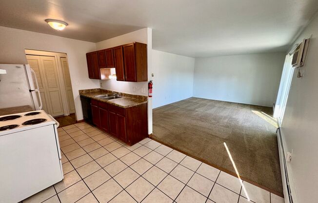 2 beds, 1 bath, 900 sqft, $1,295, Unit 4
