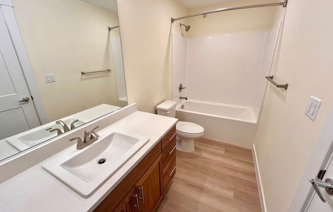 1 bed, 1 bath, 800 sqft, $1,600, Unit E103