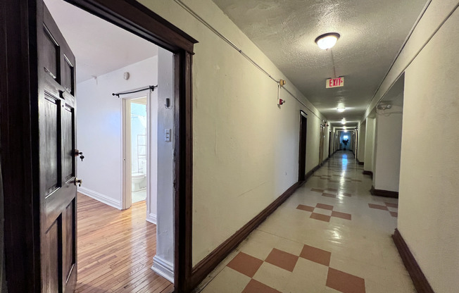 Studio, 1 bath, 400 sqft, $865, Unit 304