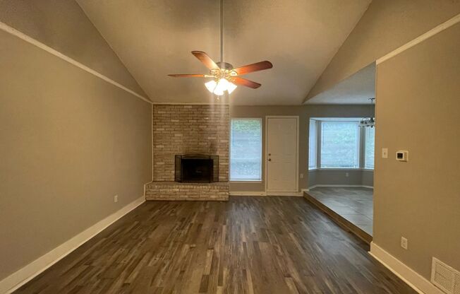 211 Turtle Creek Dr, Arlington TX 76010