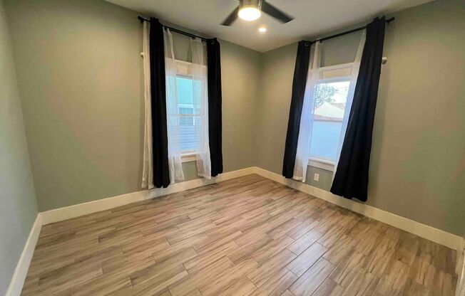 1 bed, 1 bath, 950 sqft, $2,300, Unit 717 E 1st St. + G3