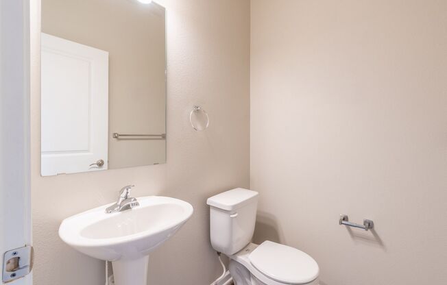 Beautiful 3 Bedroom 2.5 Bathroom Townhouse for RENT!