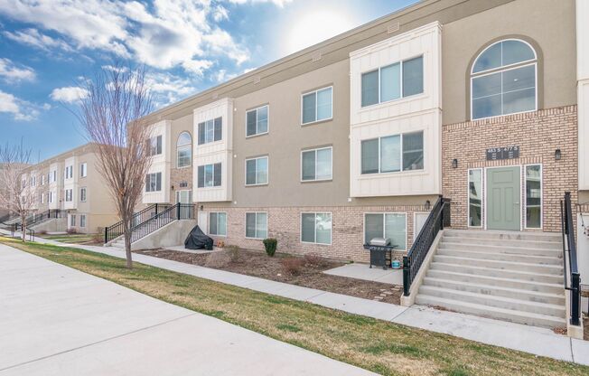 Gorgeous 3-Bed, 2-Bath Condos in Easton Park. Included Large Storage Unit!