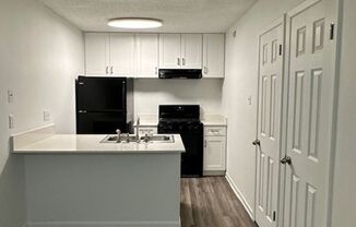 2 beds, 1 bath, 700 sqft, $1,689, Unit 140