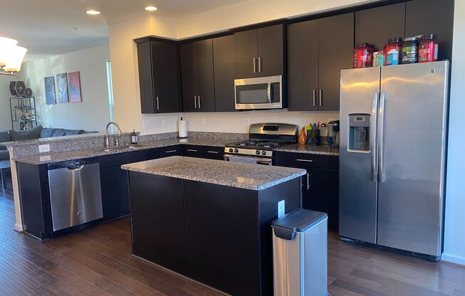 Beautiful 3 Bedroom Townhome in Glen Burnie!