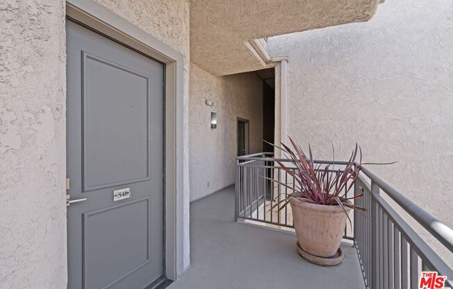 Studio, 1 bath, 405 sqft, $2,700, Unit 546