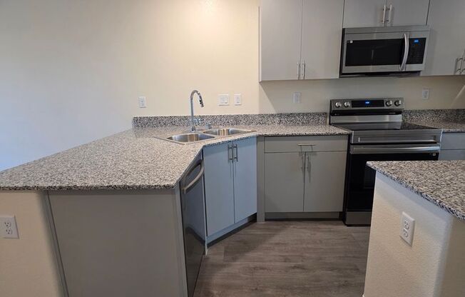 Nearly New Modern Townhome– Move-In Ready!