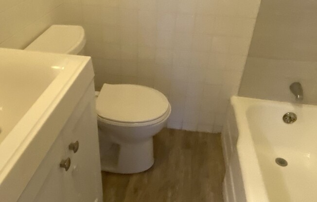 1 bed, 1 bath, $2,000, Unit 7