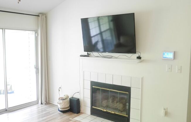 2 Bedroom Condominium in Sought After Community!