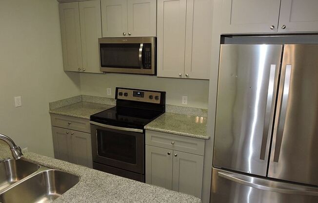 2 beds, 2 baths, $1,600, Unit 31