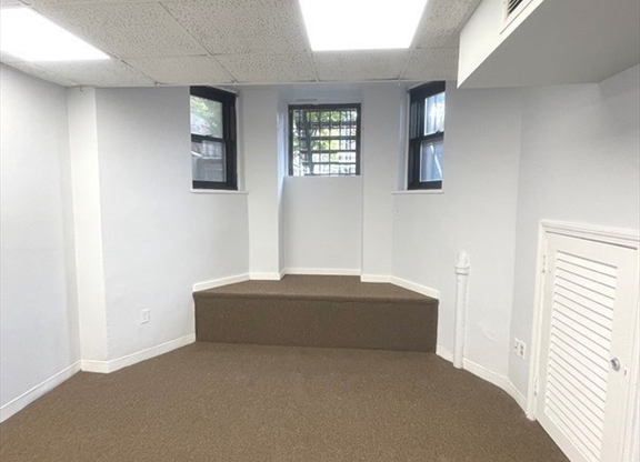 2 beds, 1 bath, 700 sqft, $3,200, Unit G3