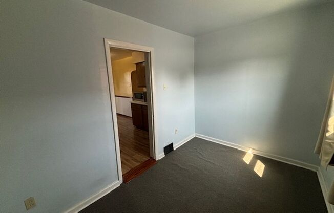 2 beds, 1 bath, $995