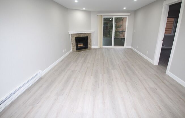 REMODELED KIRKLAND 2 BED CONDO FOR RENT W POOL; AVAILABLE NOW!