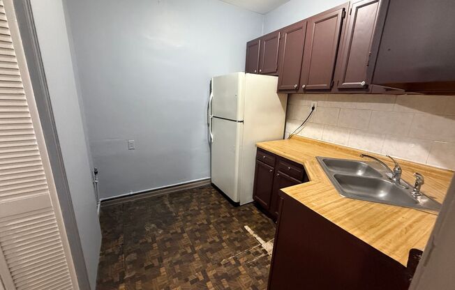 2 beds, 1 bath, 900 sqft, $1,100, Unit 1160 #201