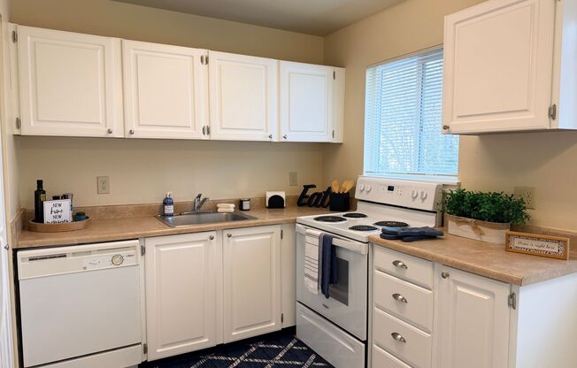 2 beds, 1 bath, 806 sqft, $1,469, Unit 6