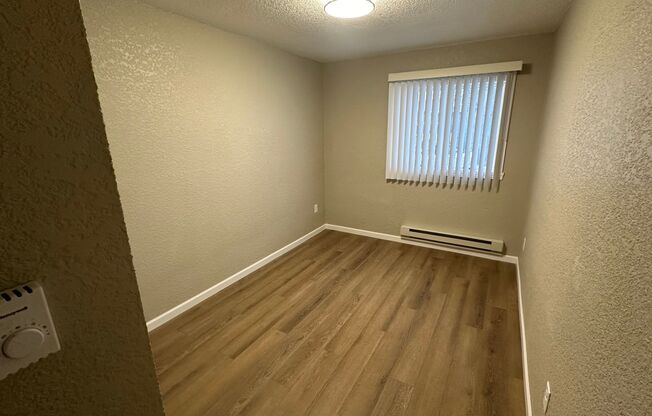 3 beds, 1 bath, $995, Unit 1