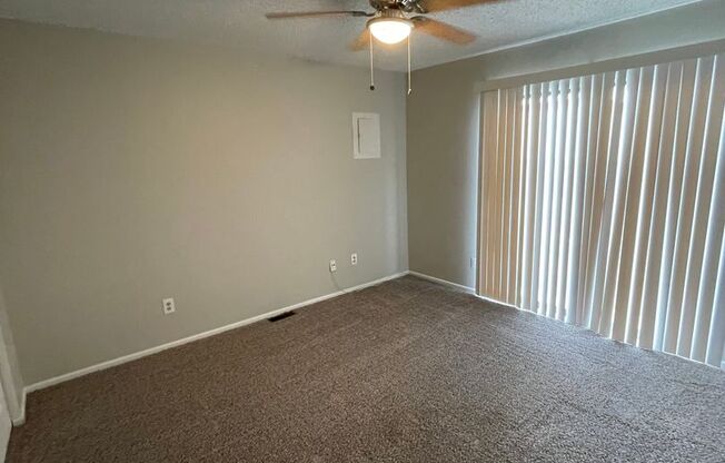 2 beds, 1 bath, 800 sqft, $750, Unit B