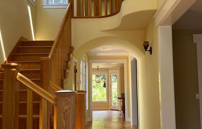 Lovingly Maintained 5 Bed, 3.5 Bath Executive Home Close to Downtown MV
