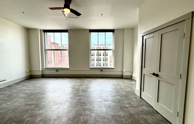 1 bed, 1 bath, 589 sqft, $1,975, Unit 39-811