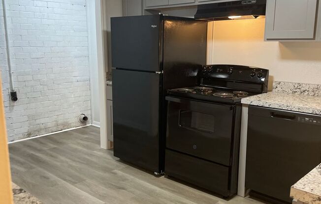 2 beds, 1 bath, 925 sqft, $1,195, Unit 28