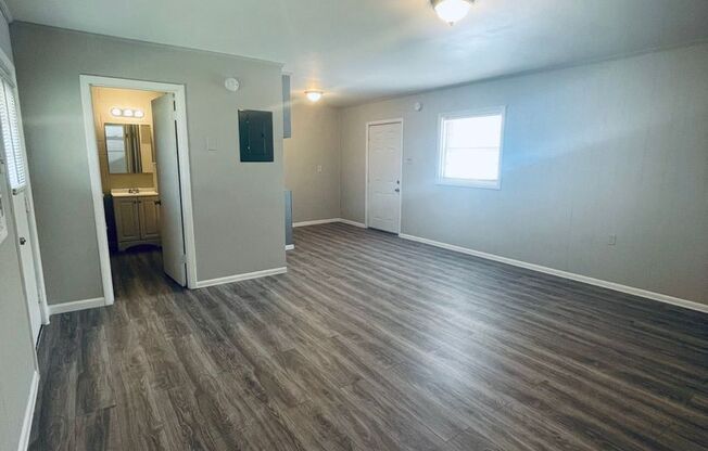 Studio Apartment Near Downtown Lewisburg – Move‑In Special Available