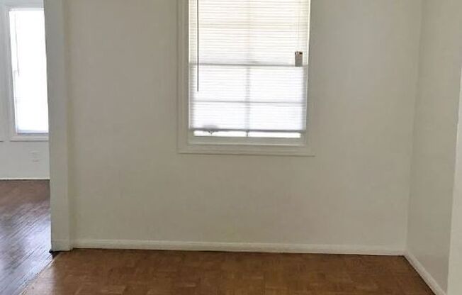 Cozy Home Off Truxtun and Oak!