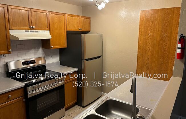 3 beds, 2 baths, 1,000 sqft, $1,295, Unit 04