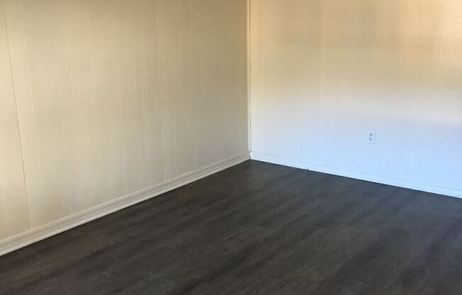 1 bed, 1 bath, 550 sqft, $775, Unit 23