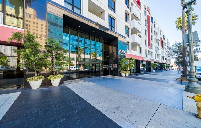 3 beds, 2 baths, 1,610 sqft, $8,000, Unit 612