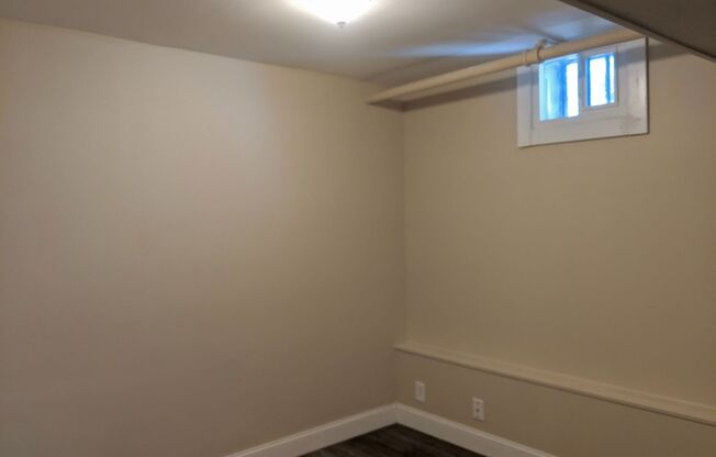 Studio, 1 bath, 300 sqft, $1,150, Unit 8